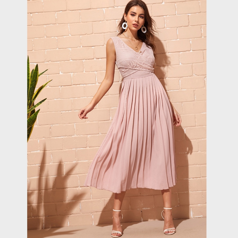 Lace Detailed V-Neck Pink Midi Pleated Dress